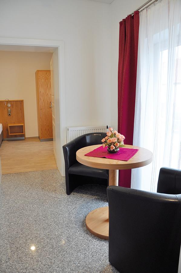 Garni Hotel Alber Marktl Exterior foto